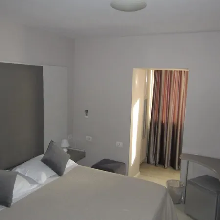 Hotell Freddy's Tirana