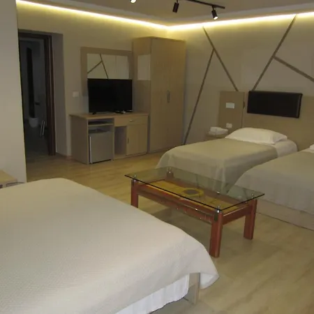 Hotell Freddy's Tirana