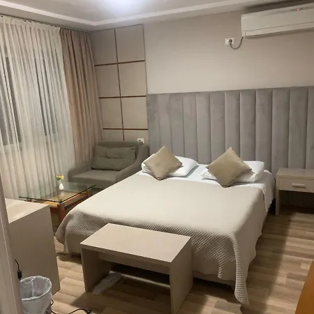 Hotell Freddy's Tirana