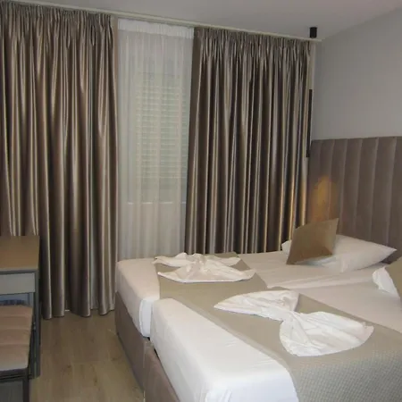 Freddy's Hotel 3*