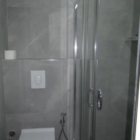 Hotell Freddy's Tirana