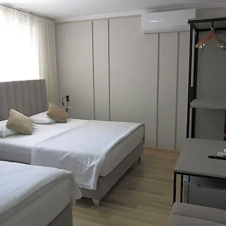 Hotel Freddy's