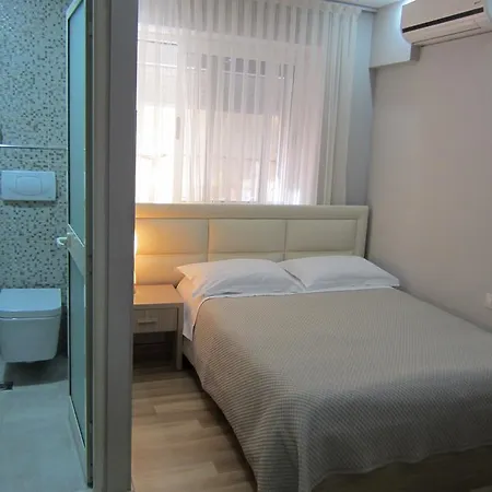 Hotel Freddy's 3*