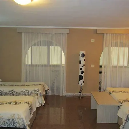Freddy'S Hotel Tirana