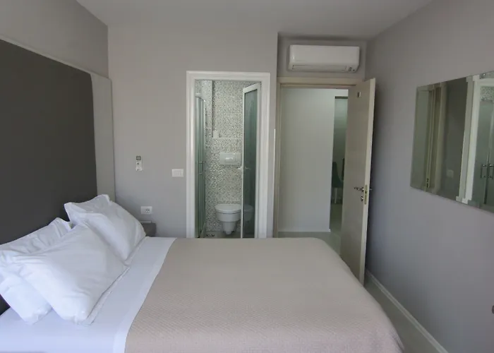 Freddy's Hotel Tirana